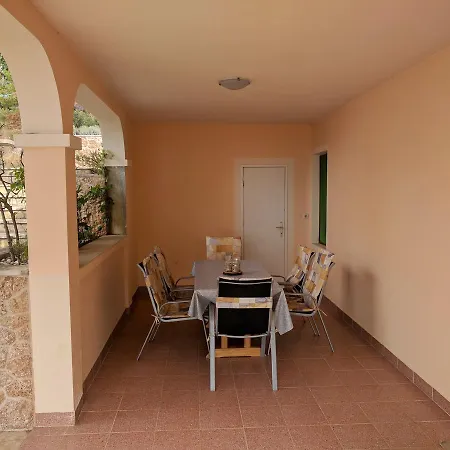 Anja * Sveta Nedelja (Hvar)