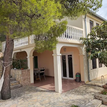 Anja * Sveta Nedelja (Hvar)