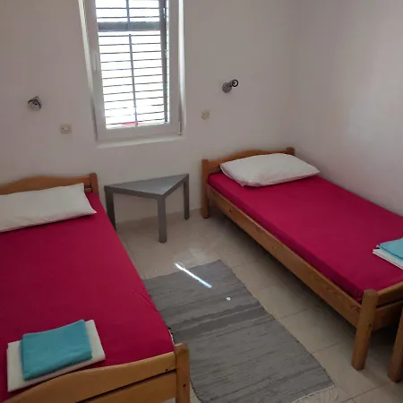 Anja * Sveta Nedelja (Hvar)