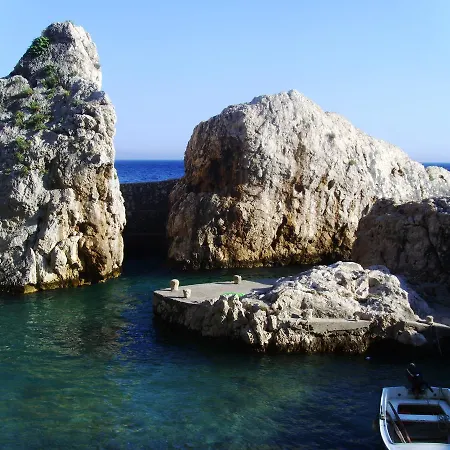 Anja * Sveta Nedelja (Hvar)