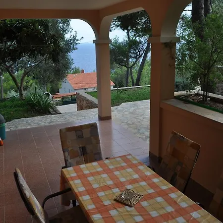 Anja Sveta Nedelja (Hvar)