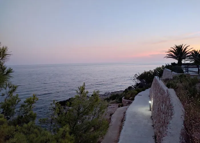Anja Sveta Nedelja (Hvar)