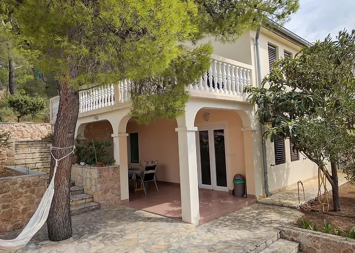 Anja * Sveta Nedelja (Hvar)