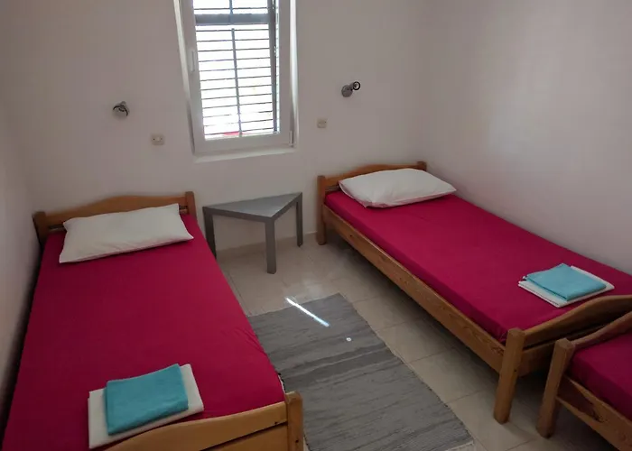 Anja * Sveta Nedelja (Hvar)